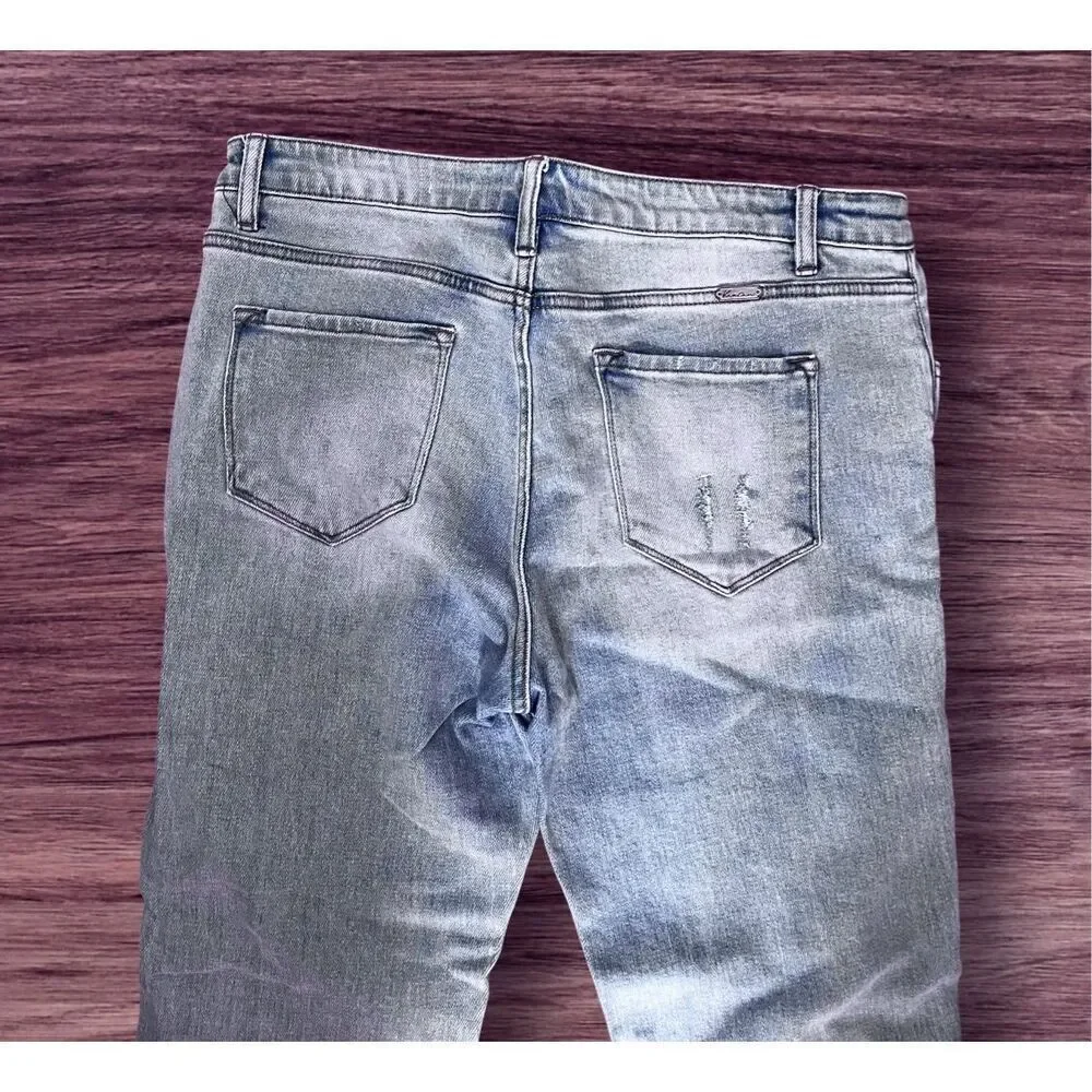 KanCan Junior’s size 15/31 Signature Estilo Relaxed Fit Distressed Jeans Light B